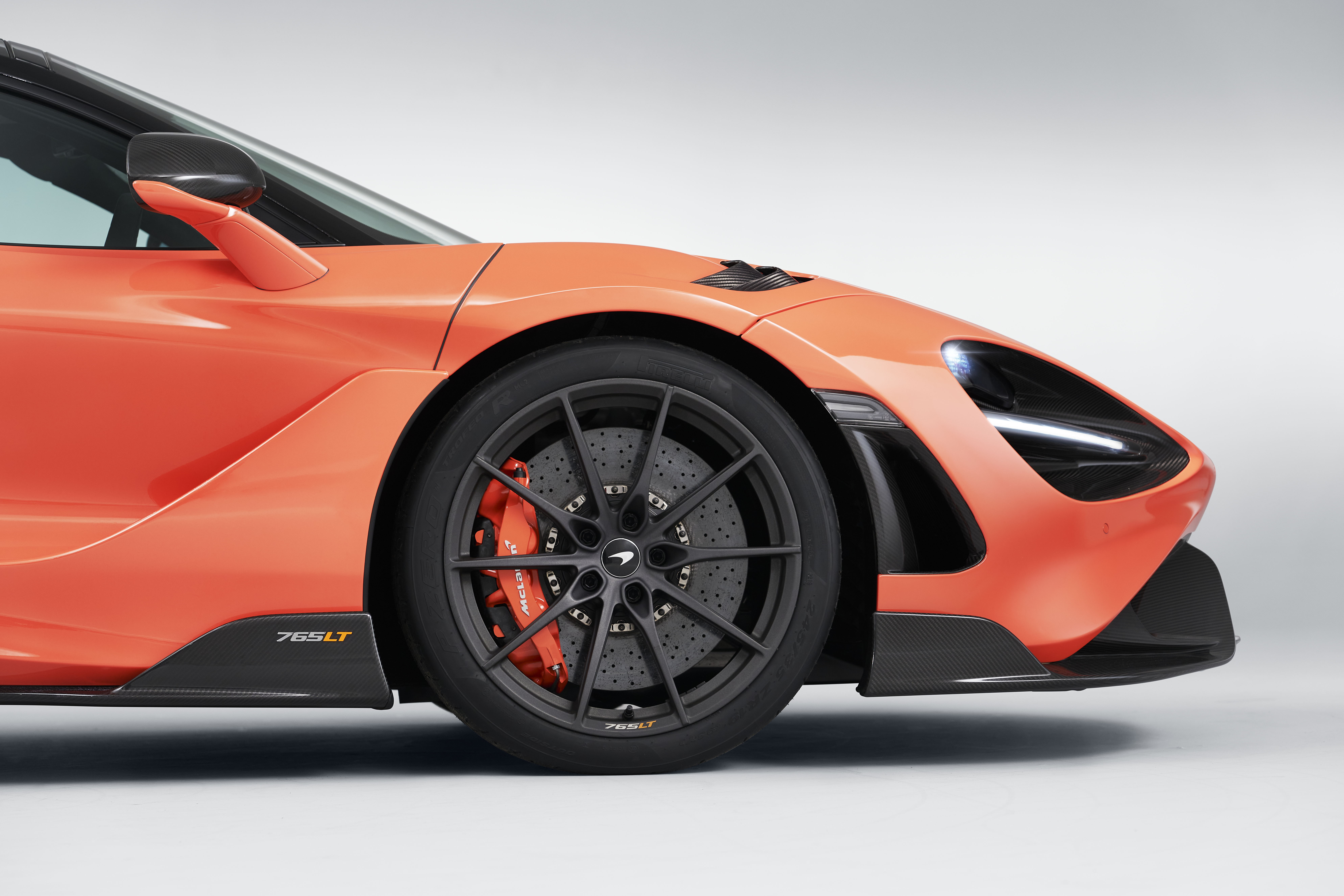 Large-11841-McLaren-765LT